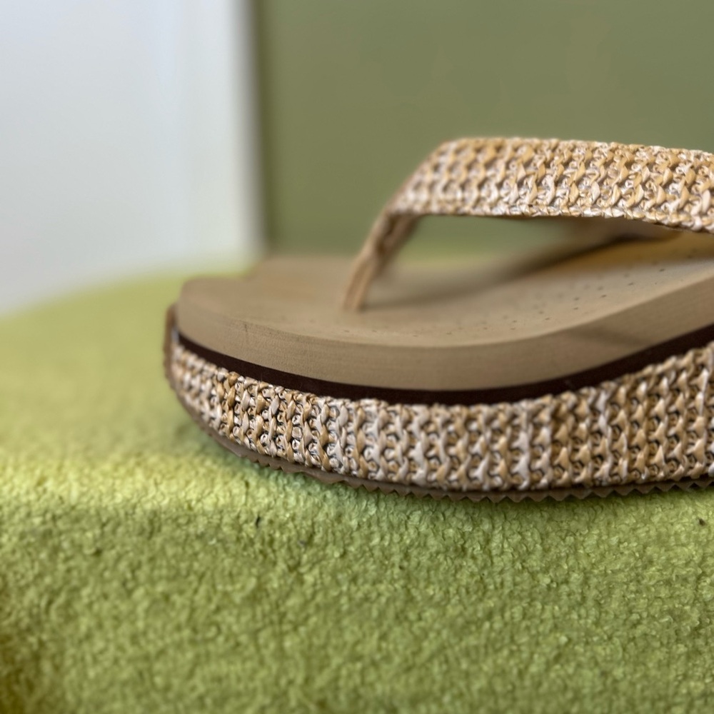 Volatile Women's Tan Wedge Sandals Sz 9 - Picture 10 of 12